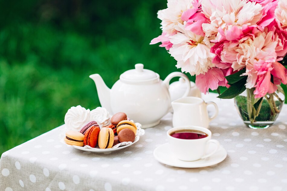 Tea Ceremony Etiquette: Do’s And Don’ts